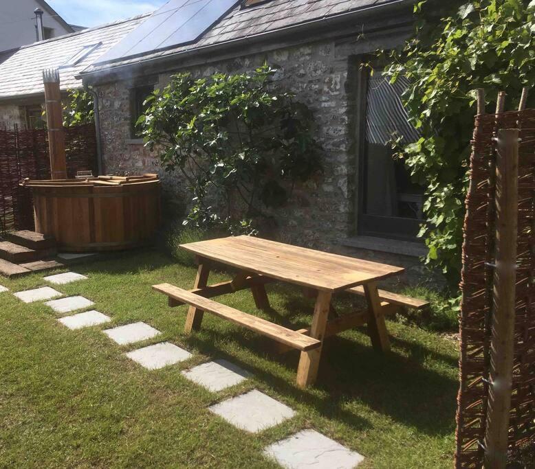 Hidden Cottage Gem Hottub, Firepit, Coastal Walks